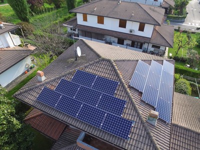 Fotovoltaico 6 kW con batteria da 15 kWh Fotovoltaico 6 kW con batteria da 15 kWh