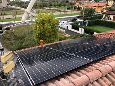 Fotovoltaico 6kW con batteria da 5 kWh Fotovoltaico 6kW con batteria da 5 kWh