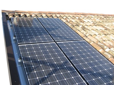 Pannelli fotovoltaici integrati nel tetto o meno Pannelli fotovoltaici integrati nel tetto o meno