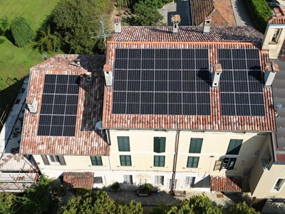 Fotovoltaico 40 kW con Batteria 20 kWh Fotovoltaico 40 kW con Batteria 20 kWh